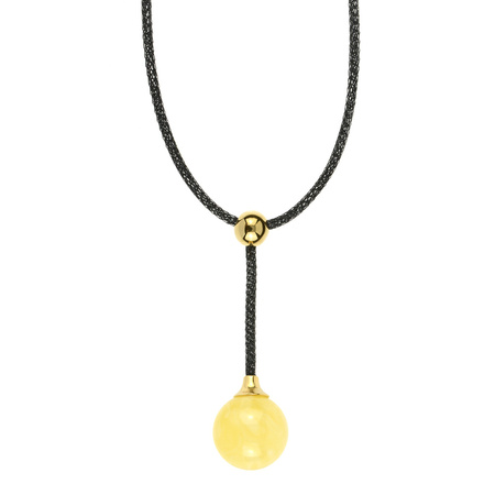 Necklace with amber