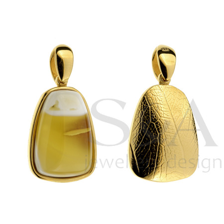 Unique pendant with amber