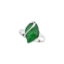 Silver ring with awenturyne