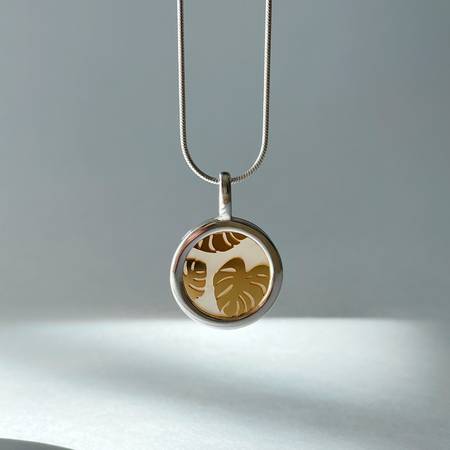 Silver pendant with mother of pearl