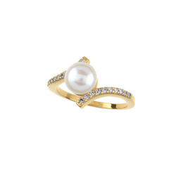 Silver ring with pearl