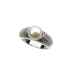 Silver ring with pearl