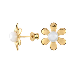 Silver earrings with natural pearl