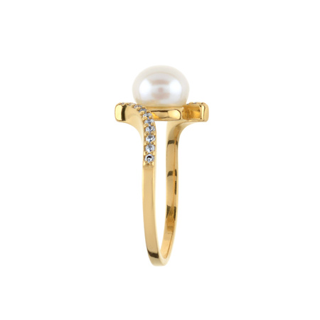 Silver ring with pearl