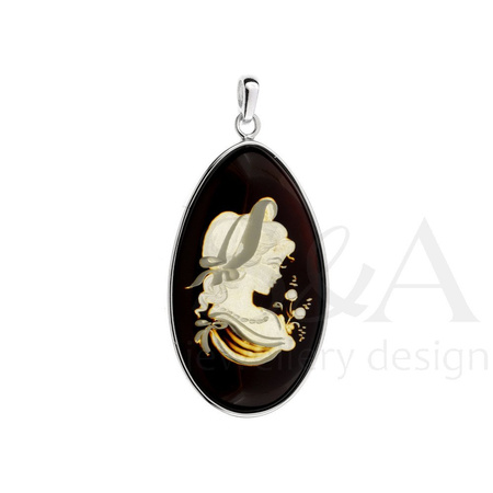 Unique cameo pendant